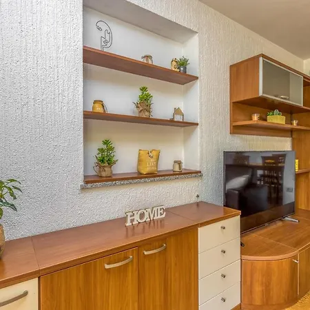 Apartment Oliva Radmani